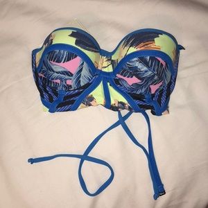 NWT Maaji bikini top